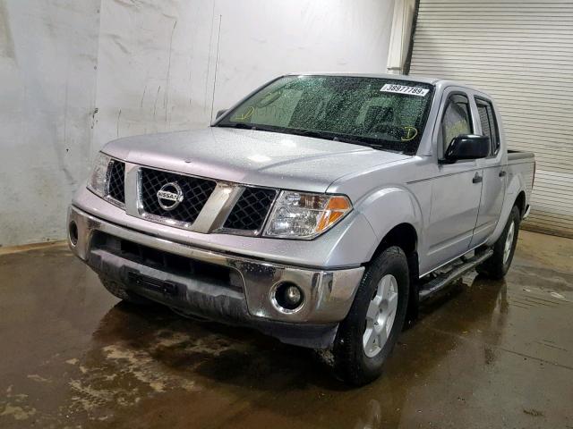 1N6AD07U16C470785 - 2006 NISSAN FRONTIER C GRAY photo 2