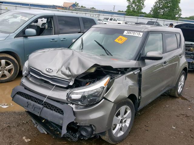 KNDJN2A21J7613657 - 2018 KIA SOUL GRAY photo 2