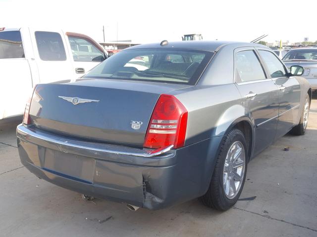 2C3JA63H95H582385 - 2005 CHRYSLER 300C GRAY photo 4