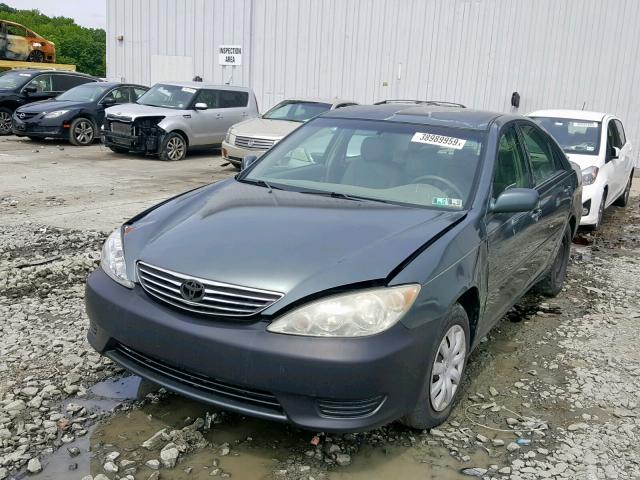 4T1BE30K55U078749 - 2005 TOYOTA CAMRY LE Сұр фото 2