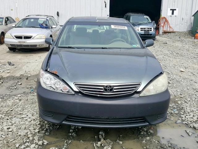 4T1BE30K55U078749 - 2005 TOYOTA CAMRY LE Сұр фото 9