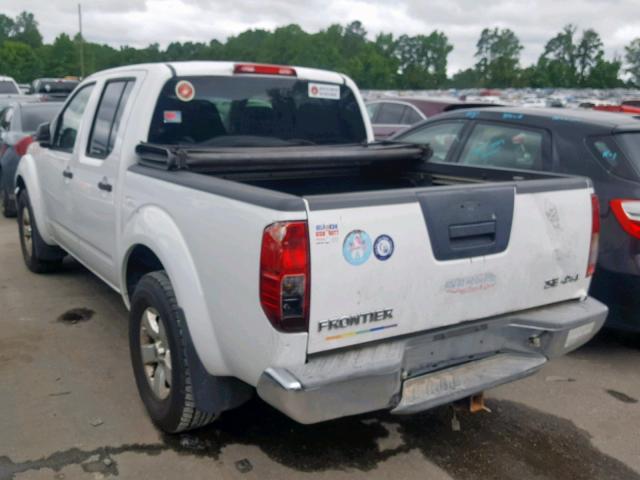 1N6AD07W89C415272 - 2009 NISSAN FRONTIER C WHITE photo 3