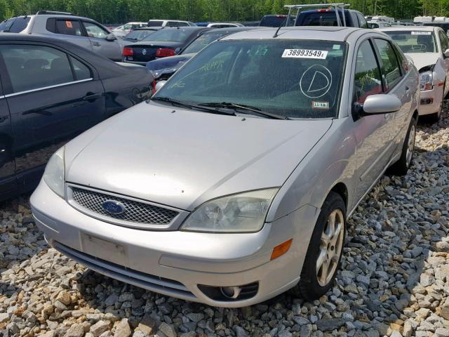 1FAFP38ZX5W182245 - 2005 FORD FOCUS ZX4 SILVER photo 2