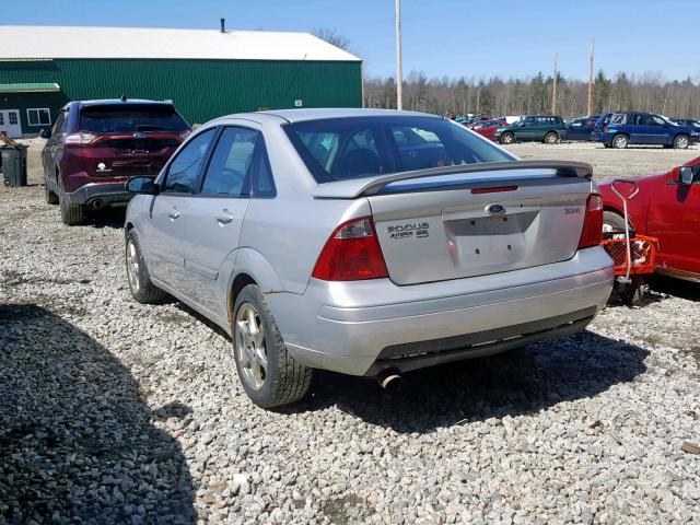 1FAFP38ZX5W182245 - 2005 FORD FOCUS ZX4 SILVER photo 3