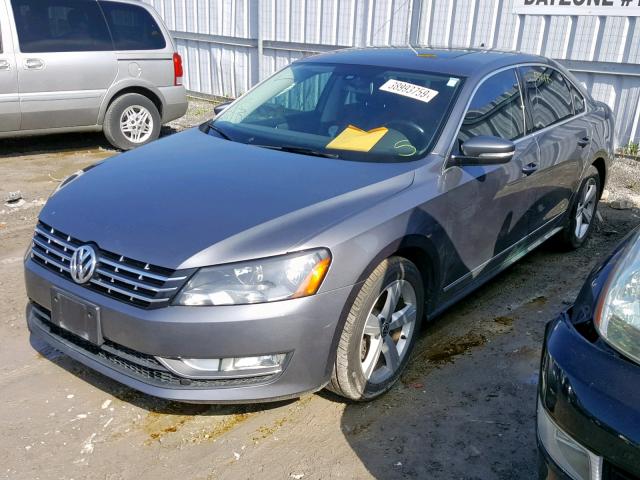 1VWBV7A39FC044949 - 2015 VOLKSWAGEN PASSAT SE GRAY photo 2