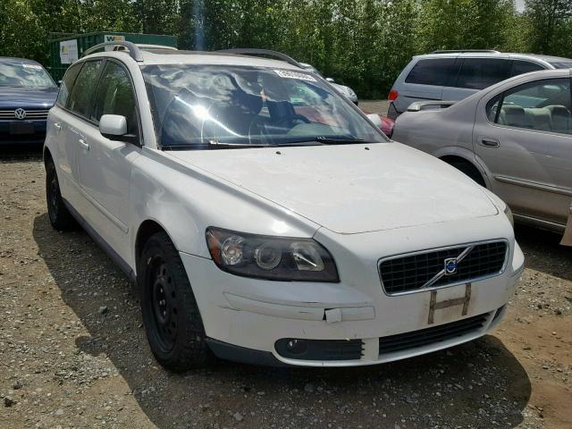 YV1MW382052103092 - 2005 VOLVO V50 2.4I WHITE photo 1