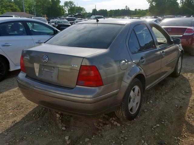 3VWSP69MX2M074018 - 2002 VOLKSWAGEN JETTA GLS GRAY photo 4