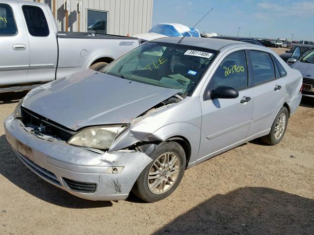 1FAFP34N25W111642 - 2005 FORD FOCUS ZX4 SILVER photo 2