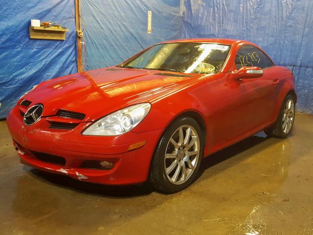 WDBWK56F15F063429 - 2005 MERCEDES-BENZ SLK 350 RED photo 2