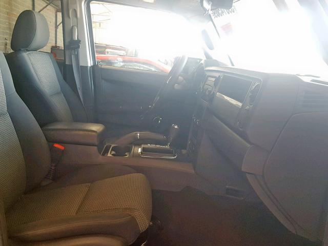 1J8HH48K19C550353 - 2009 JEEP COMMANDER BLACK photo 5