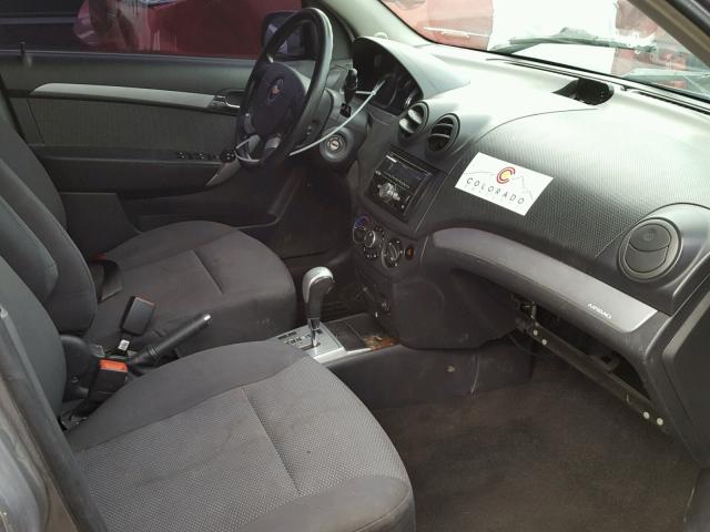 KL1TD5DE9AB132725 - 2010 CHEVROLET AVEO LS GRAY photo 5