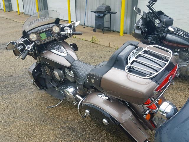 56KTRAAAXJ3367398 - 2018 INDIAN MOTORCYCLE CO. ROADMASTER BEIGE photo 3