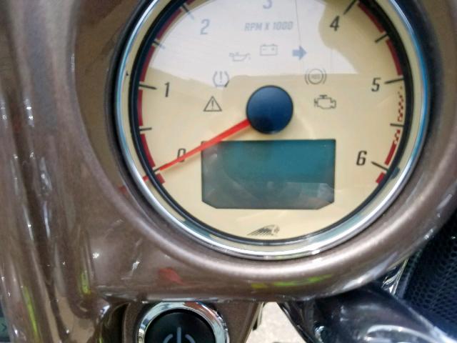 56KTRAAAXJ3367398 - 2018 INDIAN MOTORCYCLE CO. ROADMASTER BEIGE photo 8