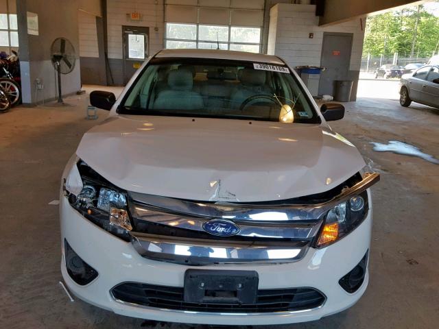 3FAHP0GA3BR284438 - 2011 FORD FUSION S WHITE photo 9