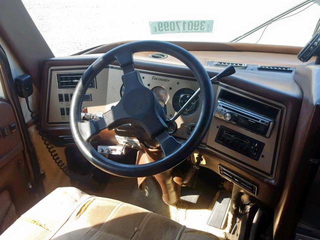 1GBKP37W4G3322654 - 1987 CHEVROLET P30 TAN photo 9