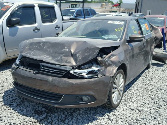 3VWLX7AJ0CM410451 - 2012 VOLKSWAGEN JETTA SEL BROWN photo 2