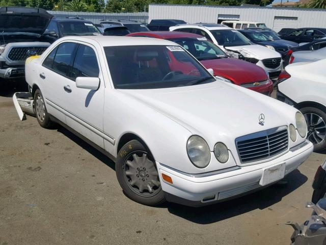 WDBJF65F5WA498135 - 1998 MERCEDES-BENZ E 320 WHITE photo 1