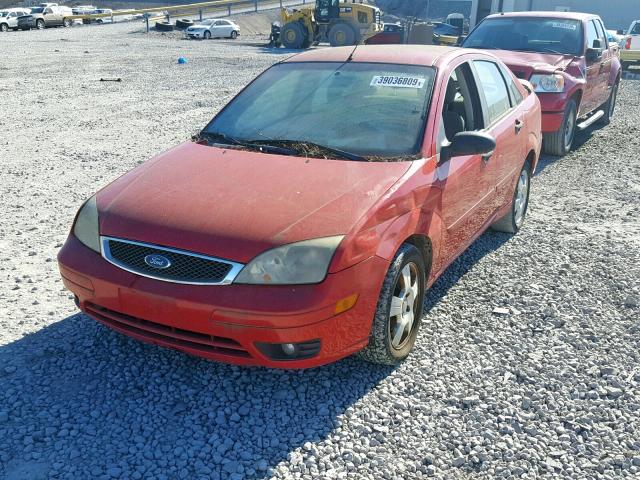 1FAHP34N56W257351 - 2006 FORD FOCUS ZX4 RED photo 2