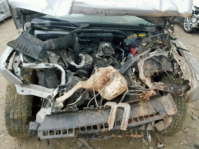 1J8HG48K96C354742 - 2006 JEEP COMMANDER SILVER photo 7