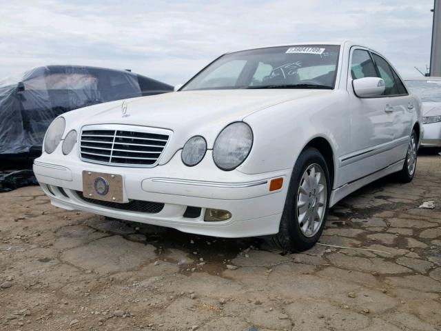 WDBJF65J1YB058706 - 2000 MERCEDES-BENZ E 320 WHITE photo 2