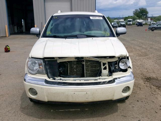 1A8HW58N28F107924 - 2008 CHRYSLER ASPEN LIMI WHITE photo 9