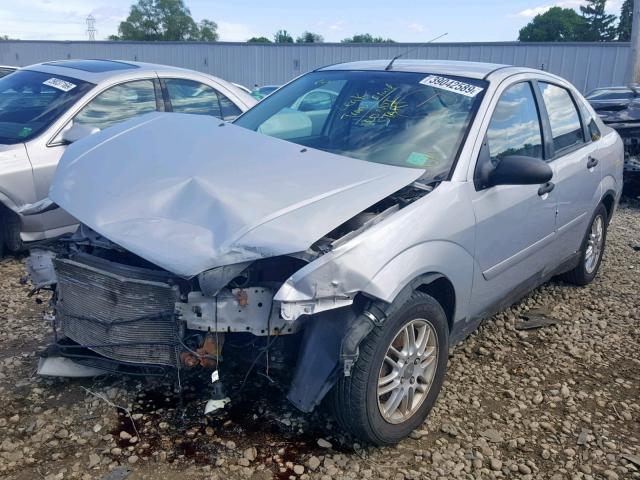 1FAFP34N95W117566 - 2005 FORD FOCUS ZX4 SILVER photo 2