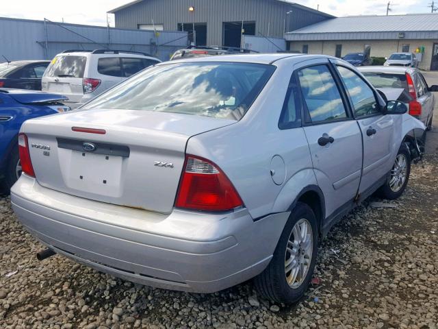 1FAFP34N95W117566 - 2005 FORD FOCUS ZX4 SILVER photo 4