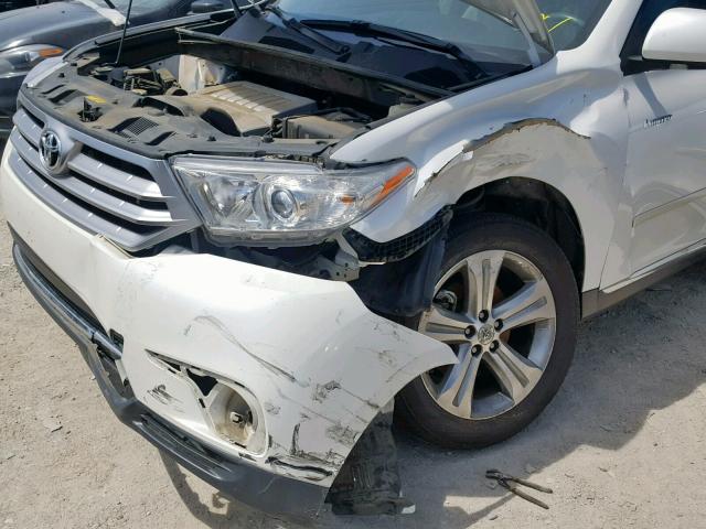 5TDYK3EH7BS033087 - 2011 TOYOTA HIGHLANDER WHITE photo 9