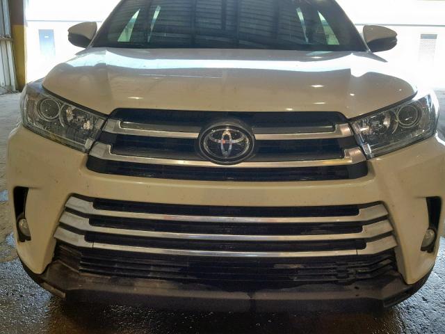 5TDYZRFHXJS266635 - 2018 TOYOTA HIGHLANDER WHITE photo 9