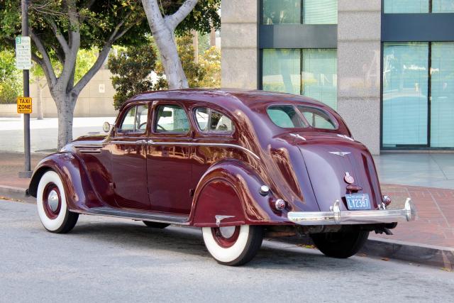 7020247 - 1937 CHRYSLER AIRFLOW BURGUNDY photo 4