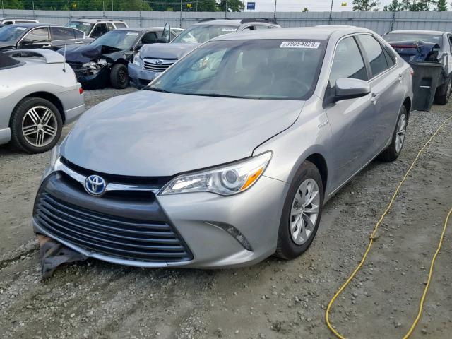 4T1BD1FK5FU144121 - 2015 TOYOTA CAMRY HYBR SILVER photo 2