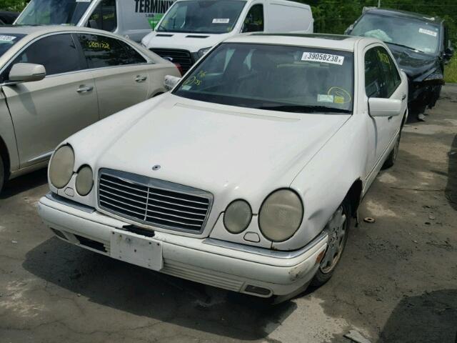 WDBJF55F7VA349492 - 1997 MERCEDES-BENZ E 320 WHITE photo 2