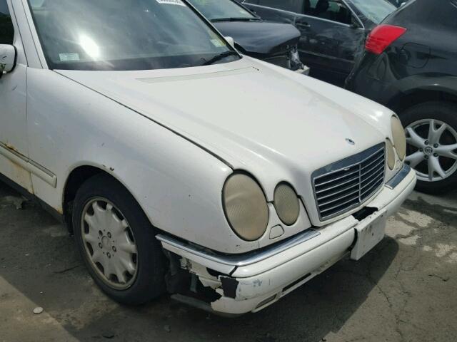 WDBJF55F7VA349492 - 1997 MERCEDES-BENZ E 320 WHITE photo 9