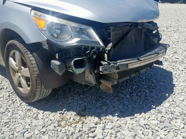 2V4RW3DG7BR804826 - 2011 VOLKSWAGEN ROUTAN SE SILVER photo 9