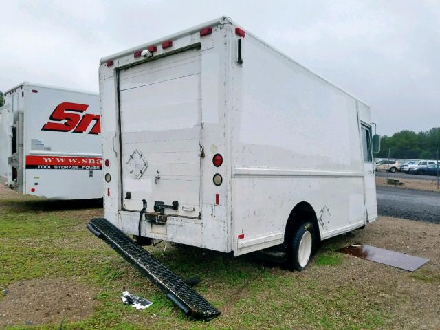 4UZA4FF46XCA50124 - 1999 FREIGHTLINER CHASSIS M WHITE photo 4