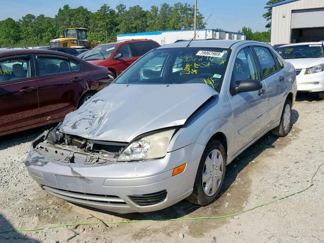 1FAFP34N35W288166 - 2005 FORD FOCUS ZX4 SILVER photo 2