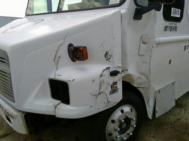 4UZAAPBW03CL08733 - 2003 FREIGHTLINER CHASSIS M WHITE photo 9