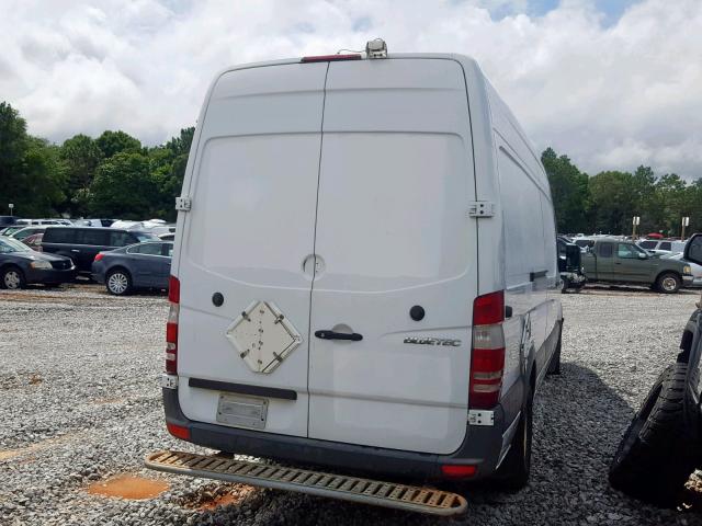 WD3PE8CB4C5676478 - 2012 MERCEDES-BENZ SPRINTER 2 WHITE photo 4