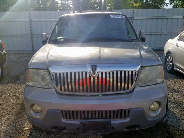 5LMFU28R73LJ21598 - 2003 LINCOLN NAVIGATOR 银色 照片 9