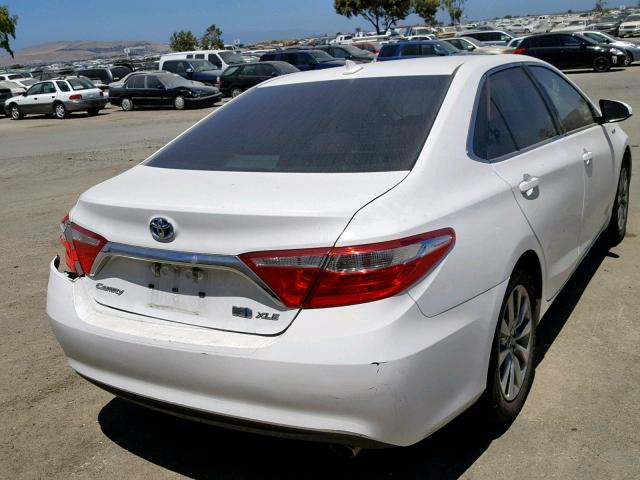 4T1BD1FK9HU201553 - 2017 TOYOTA CAMRY HYBR WHITE photo 4