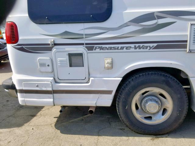 2B6LB31Z22K104596 - 2002 DODGE RAM VAN B3 WHITE photo 9