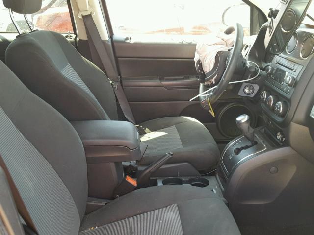 1C4NJDBB9HD106346 - 2017 JEEP COMPASS SP 灰色 照片 5