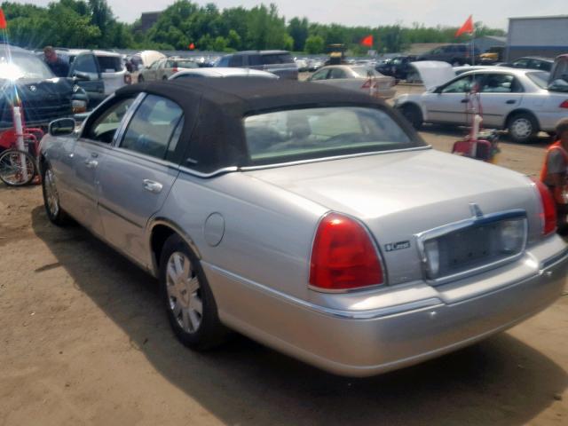 1LNHM83WX4Y630732 - 2004 LINCOLN TOWN CAR U WHITE photo 3