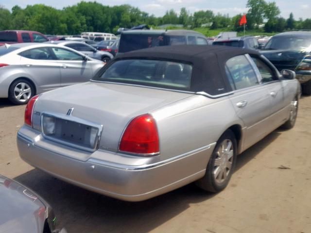 1LNHM83WX4Y630732 - 2004 LINCOLN TOWN CAR U WHITE photo 4