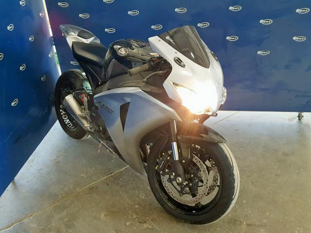 JH2SC59048M000174 - 2008 HONDA CBR1000 RR SILVER photo 1