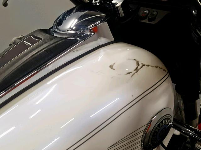 1HD1FCW184Y600128 - 2004 HARLEY-DAVIDSON FLHTCUI WHITE photo 10