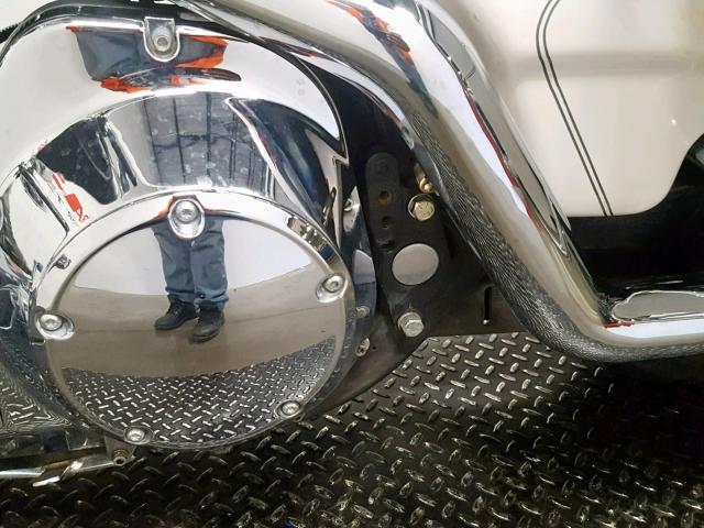 1HD1FCW184Y600128 - 2004 HARLEY-DAVIDSON FLHTCUI WHITE photo 14