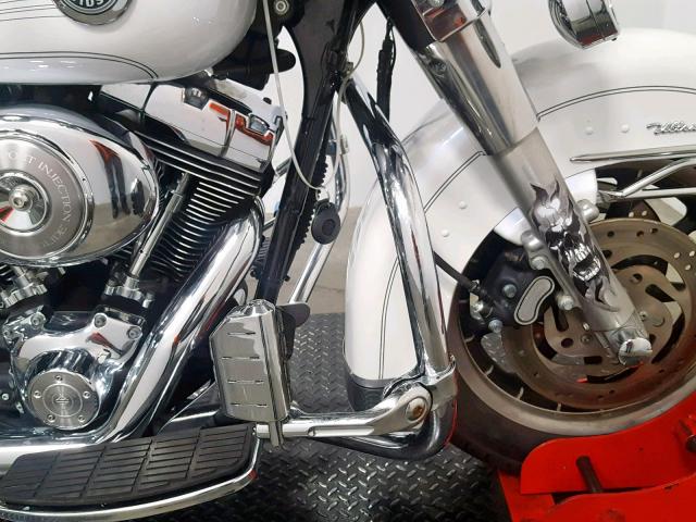 1HD1FCW184Y600128 - 2004 HARLEY-DAVIDSON FLHTCUI WHITE photo 18