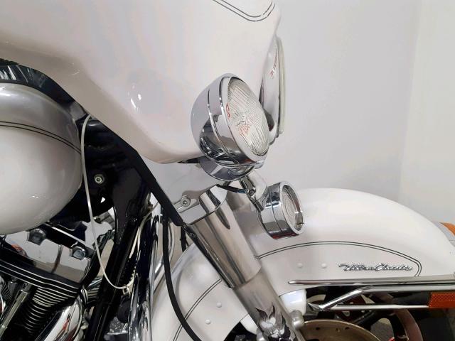 1HD1FCW184Y600128 - 2004 HARLEY-DAVIDSON FLHTCUI WHITE photo 19