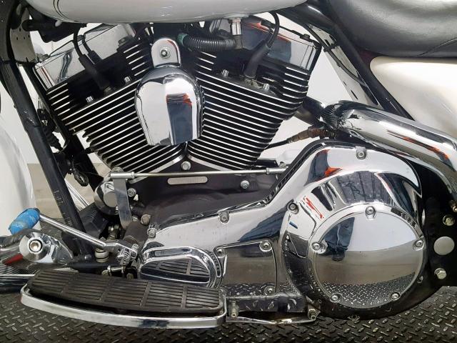 1HD1FCW184Y600128 - 2004 HARLEY-DAVIDSON FLHTCUI WHITE photo 6